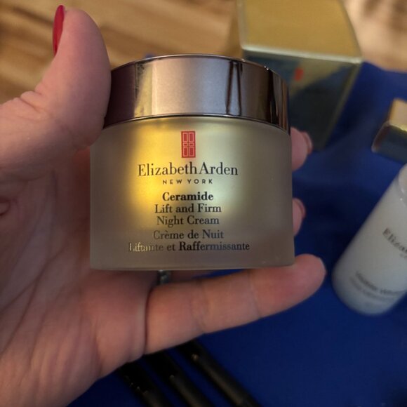 #MB102 NWOT Elizabeth Arden Bundle, Various Items brand new, boxes may be bent - Picture 2 of 3